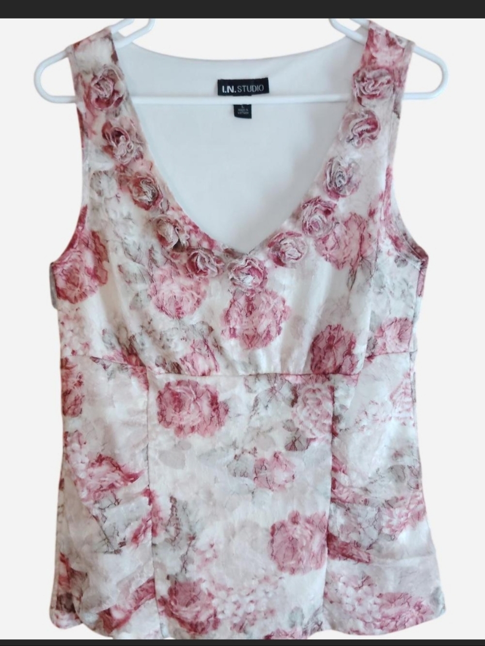 I.N. Studio Pink and White Floral V-Neck Sleeveless Camisole Blouse